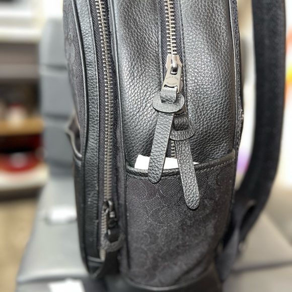 Coach Thompson Backpack In Signature Jacquard With Varsity Stripe - Picture 2 of 7